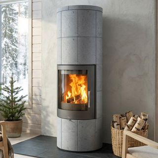 Täljstenskamin porto XL med vacker täljstensdesign och eldstad, idealisk värmekälla för hemmet.