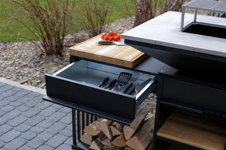 QUADRUM Grill mit Holztischplatte
